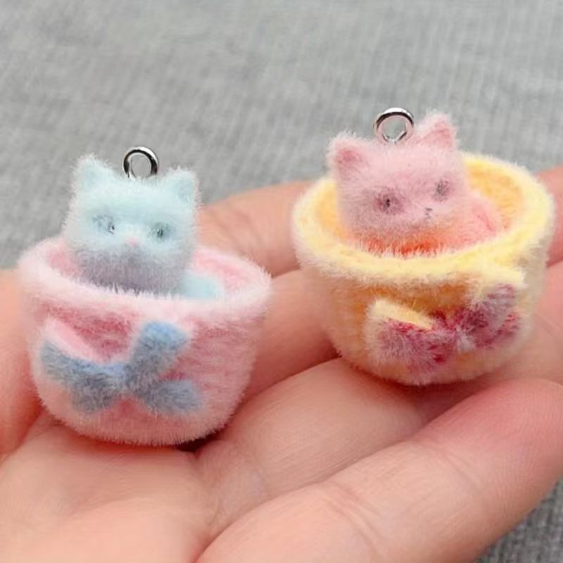 Event Party - 4pcs 3D plush resin cat pendant,