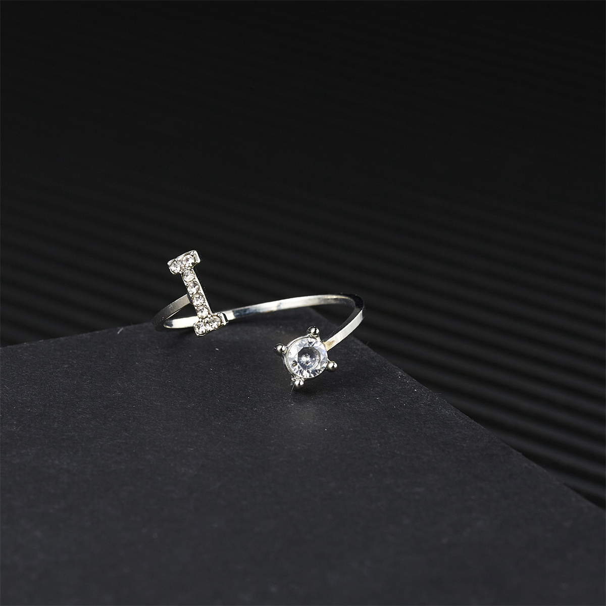 Silver Color Zircon Initial A- - đánh giá và giá Event Z