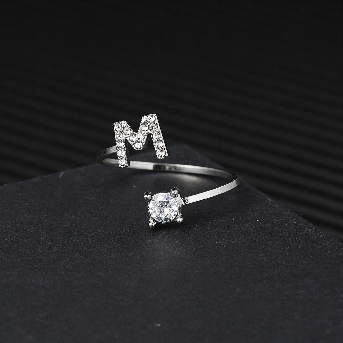 Silver Color Zircon Initial A- - đánh giá và giá Event Z